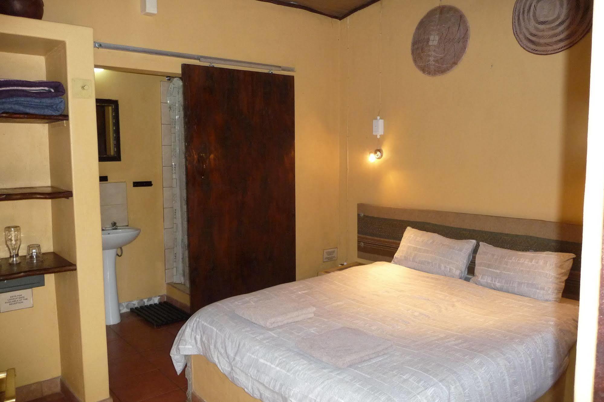 Isinkwe Backpackers Bushcamp Otel Hluhluwe Dış mekan fotoğraf