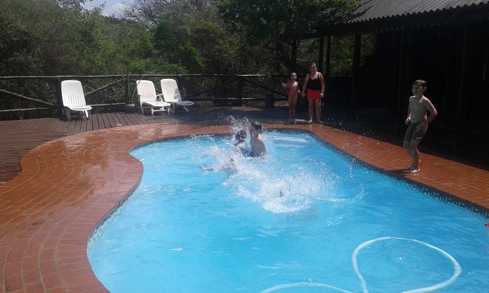 Isinkwe Backpackers Bushcamp Otel Hluhluwe Dış mekan fotoğraf